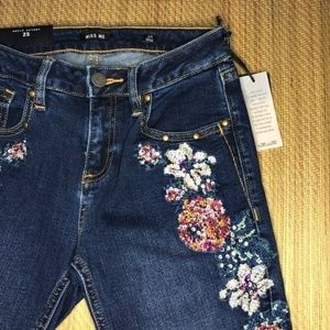 Miss Me Embroidered Jeans size 25 NWT